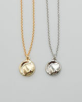 shiny swelling necklace