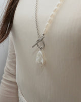 Baroque perl × metal long necklace