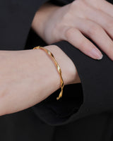 twist line stainless bangle (stainless steel)