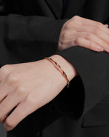 twist line stainless bangle (stainless steel)