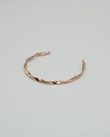 twist line stainless bangle (stainless steel)