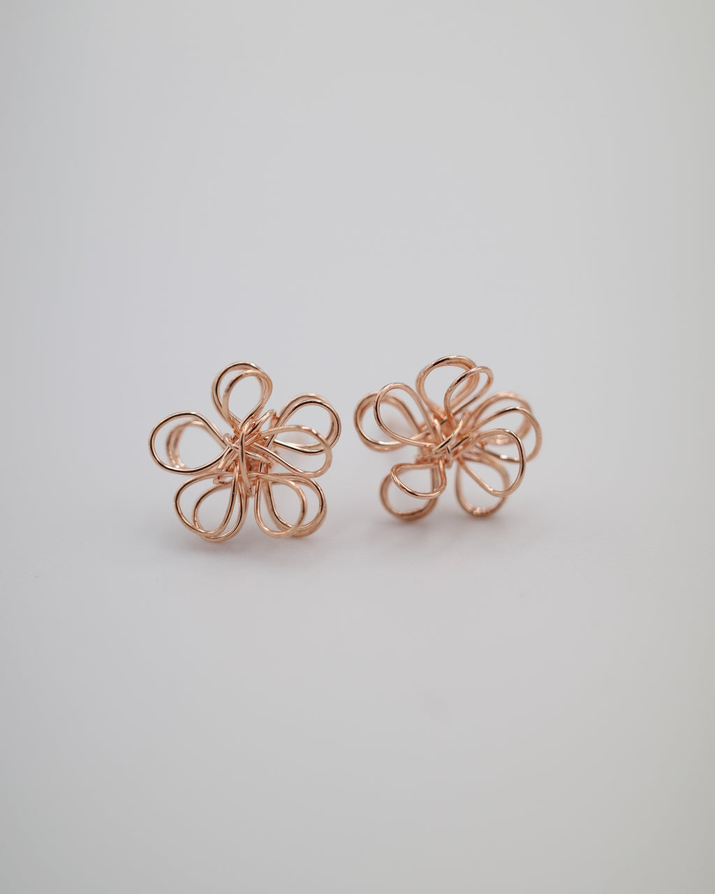 【送関込・国内発送】Girlscrew★Teeny Tiny Flower Studsピアス Teeny Tiny Flower Studs – Girls Crew