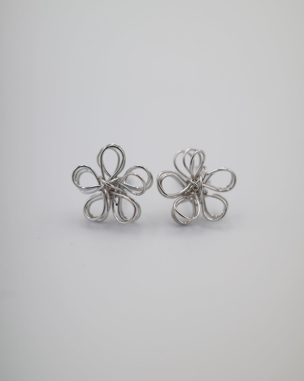 【送関込・国内発送】Girlscrew★Teeny Tiny Flower Studsピアス Teeny Tiny Flower Studs – Girls Crew