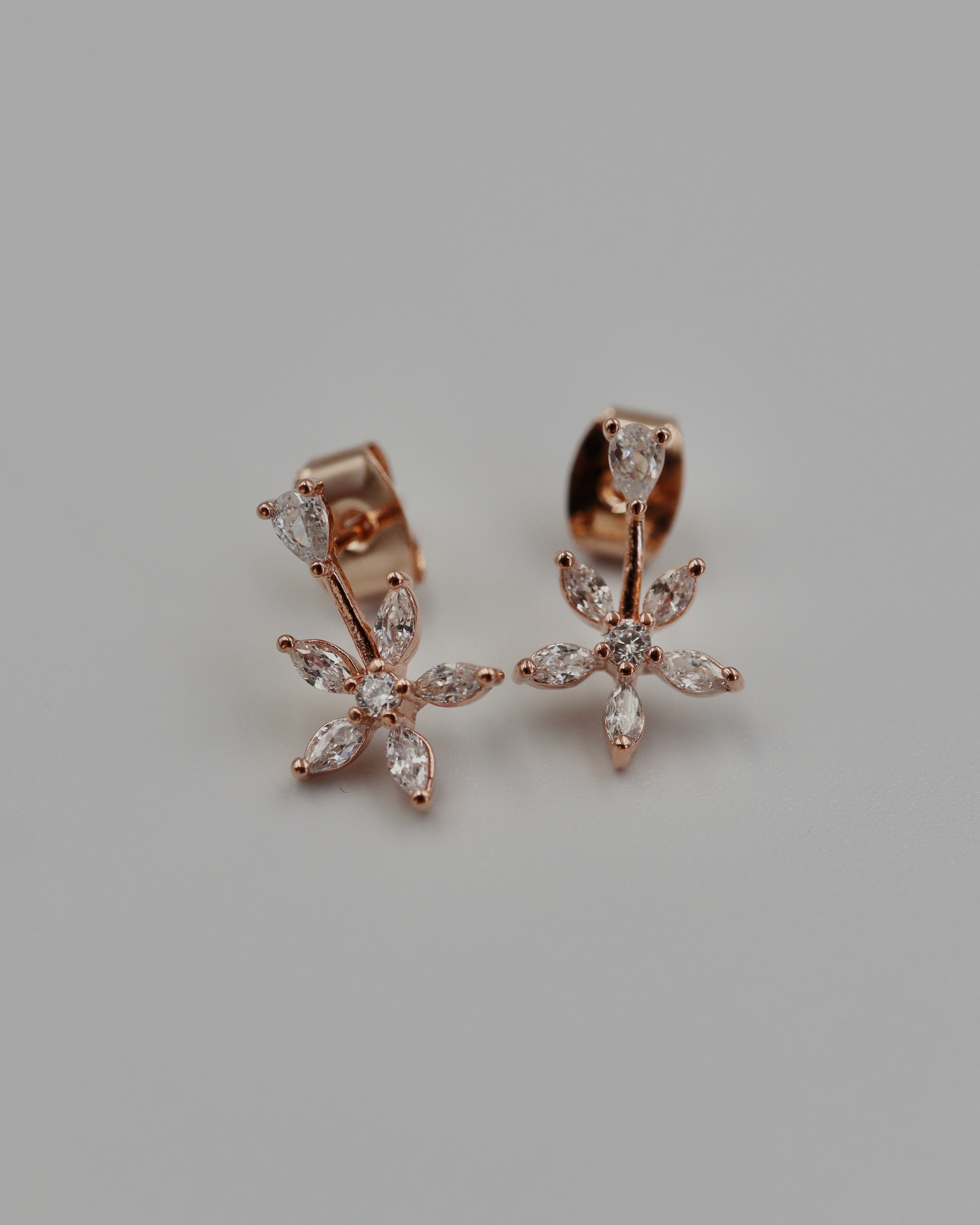 【LES CLEIAS】アビゲイルのスチールイヤリング zir fleur pierce & earring – beller