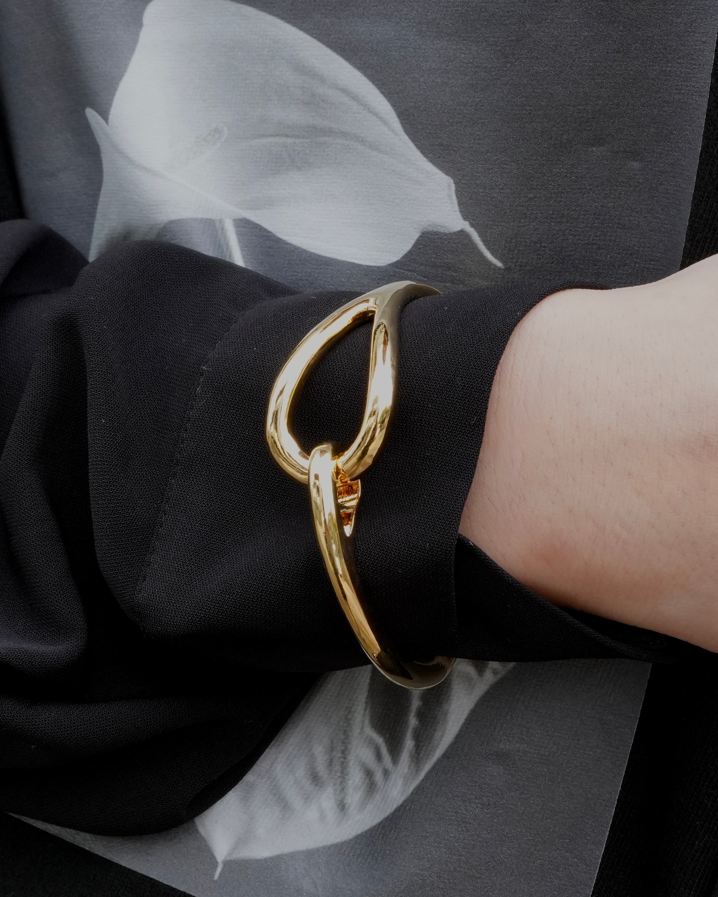 huge knot bangle - beller