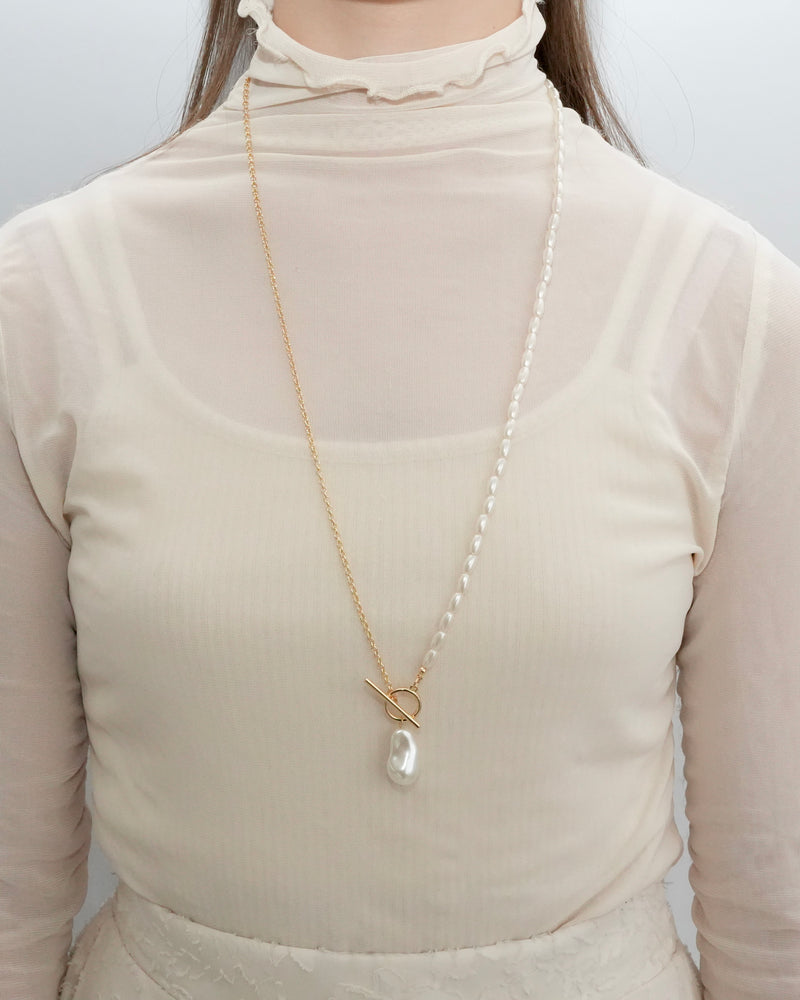 Baroque perl × metal long necklace