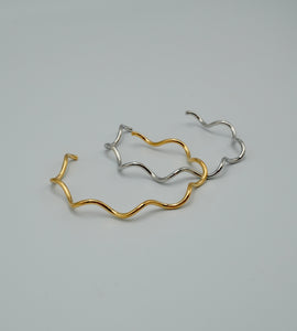 wave line bangle