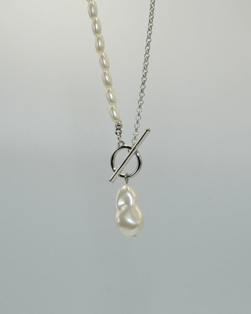 Baroque perl × metal long necklace