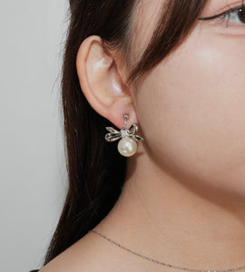 ribbon pearl earring