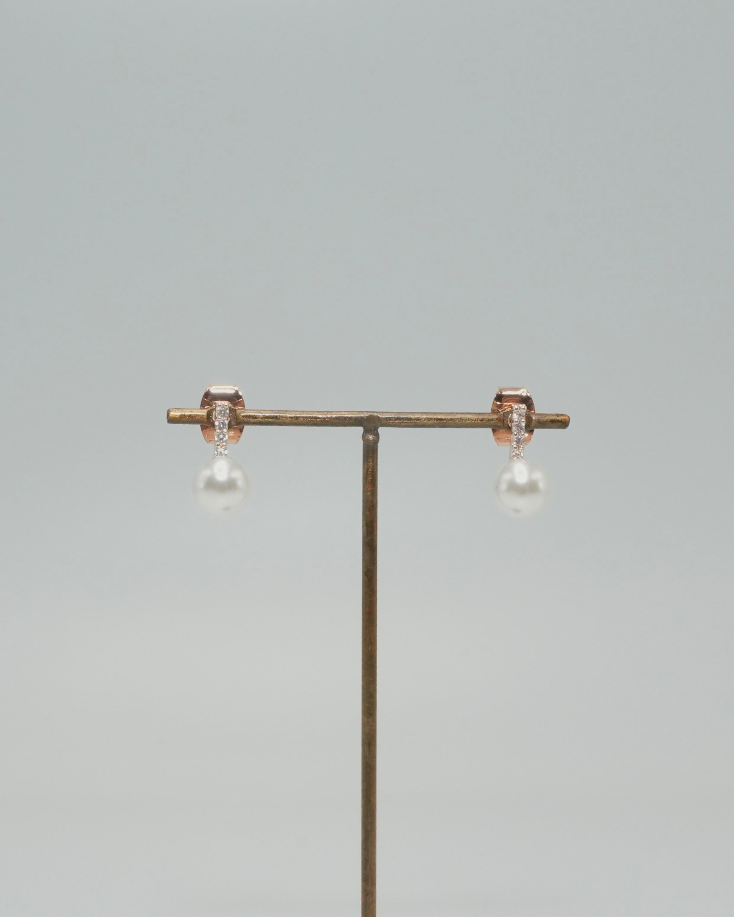 zir line pearl drop pierce – beller