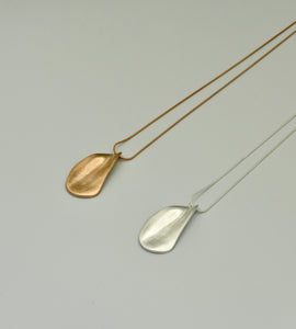 limp plate necklace