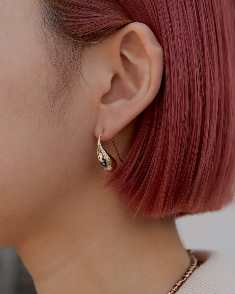 teardrop hook pierce