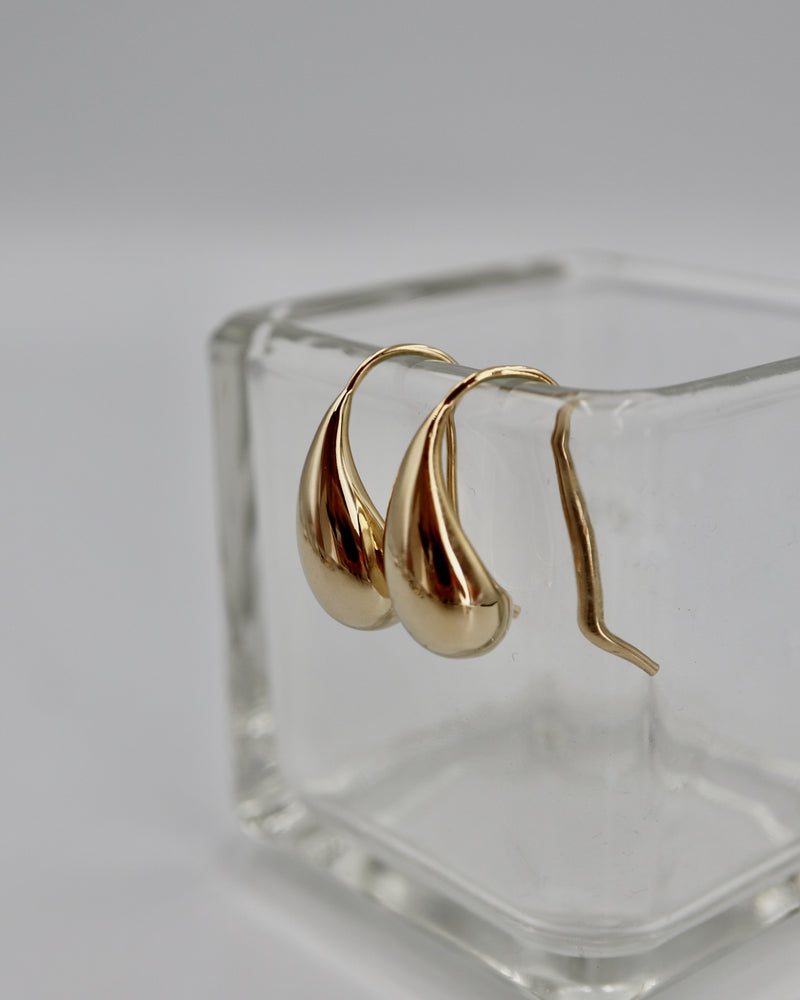 teardrop hook pierce