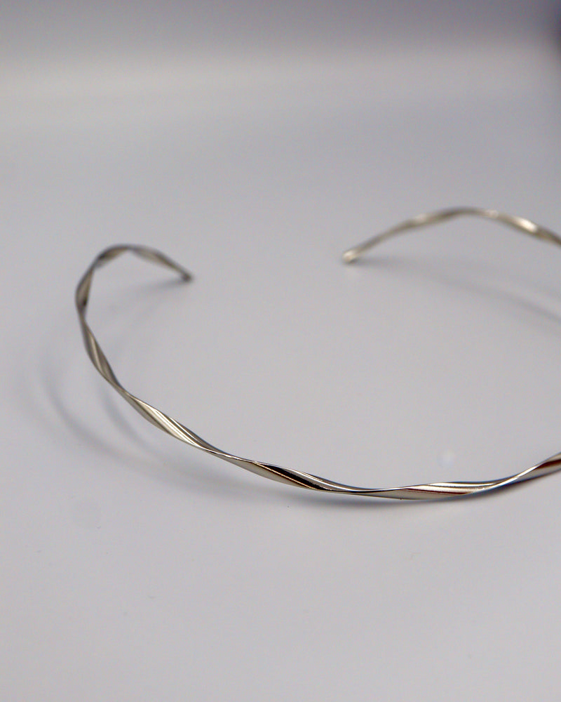 thin twist neckcuff