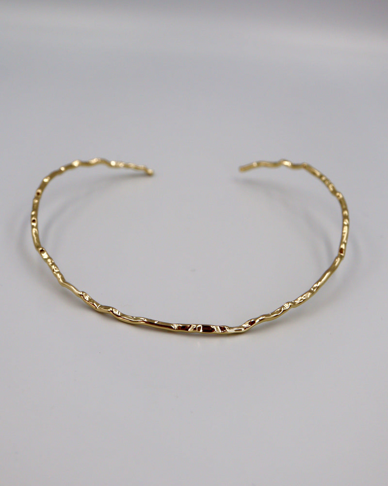 winding narrow neckcuff