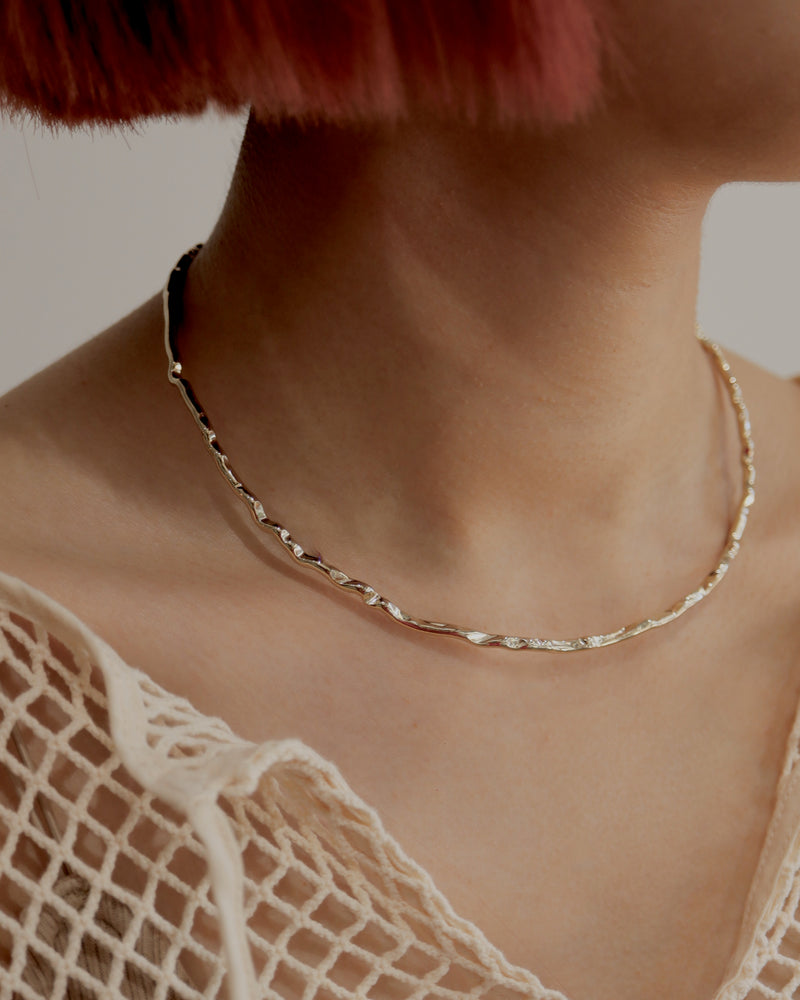 winding narrow neckcuff