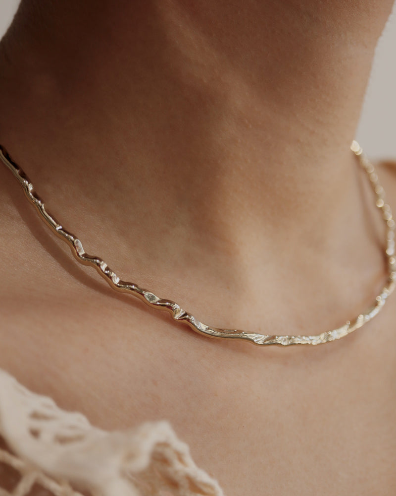 winding narrow neckcuff