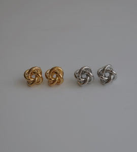 knot pierce