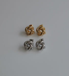knot pierce