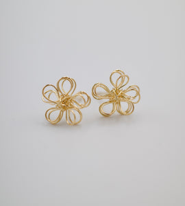 kleine Blumen-Ohrstecker