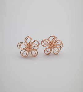 kleine Blumen-Ohrstecker