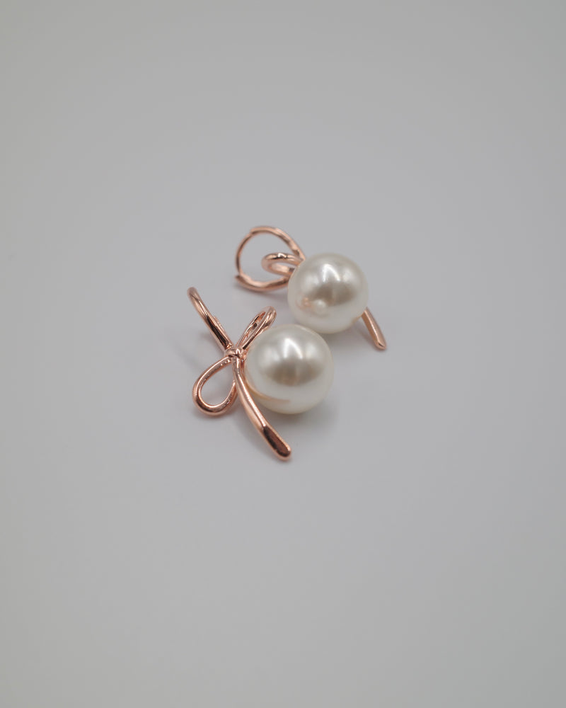 elegant pearl & ribbon pierce