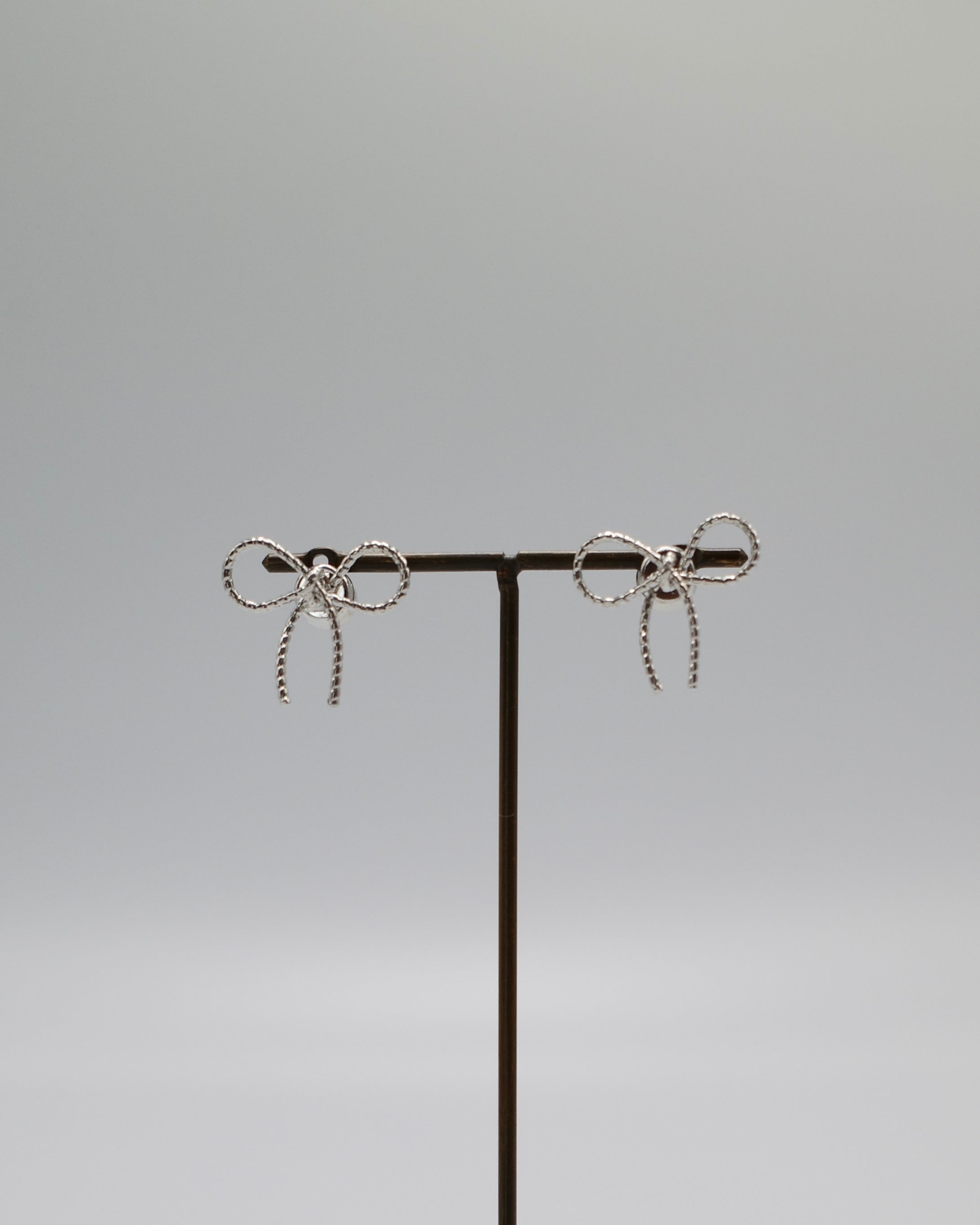 magnet ribbon earring - beller