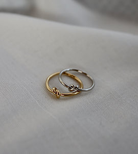 shiny knot pinky ring