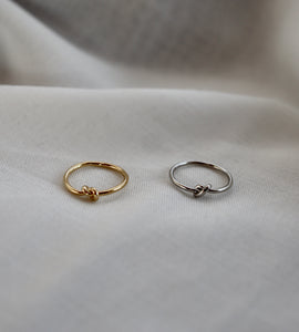 shiny knot pinky ring