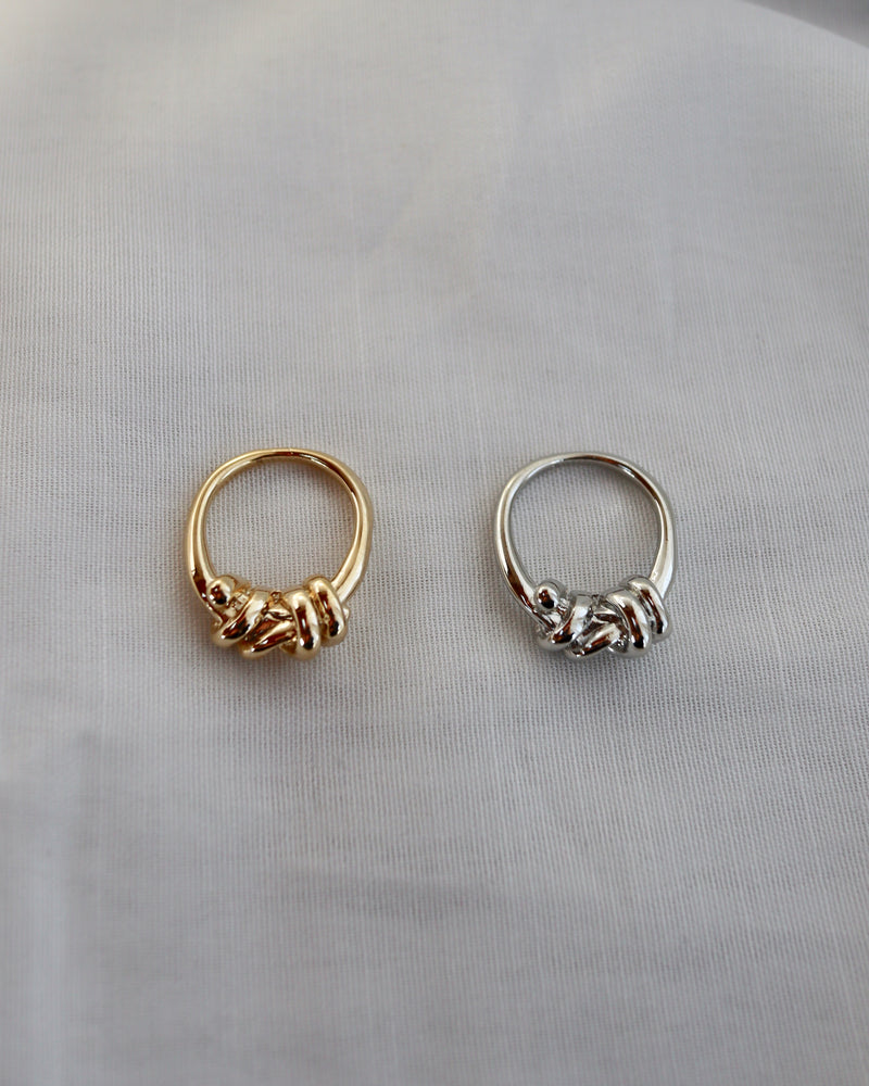 voluminous knot ring