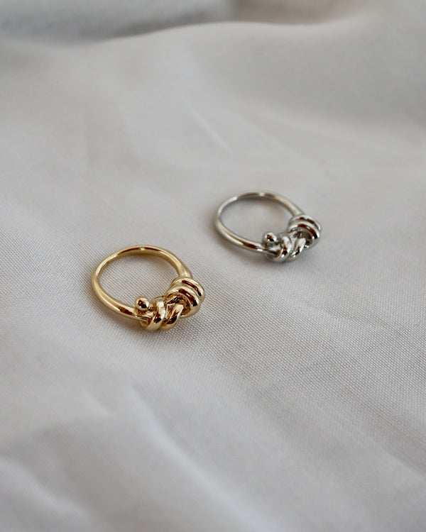 voluminous knot ring