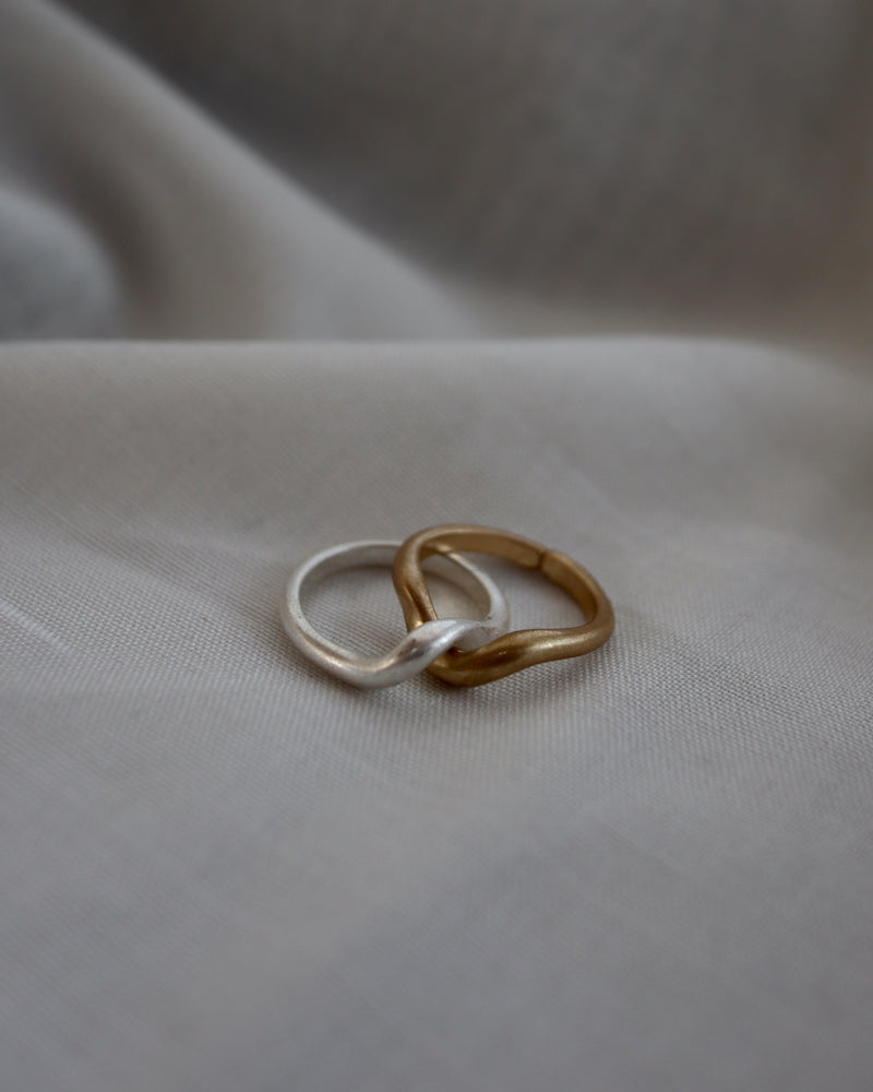 matte golsil wave ring