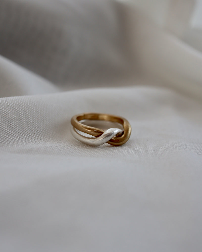 matte golsil wave ring
