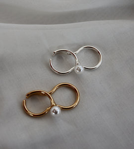 two finger pearl ring