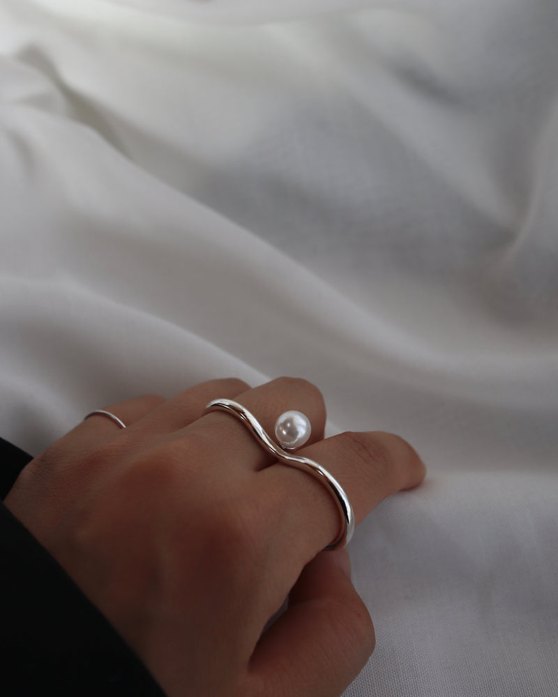 two finger pearl ring