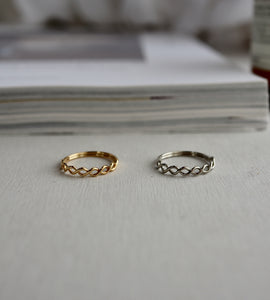 change line pinky ring