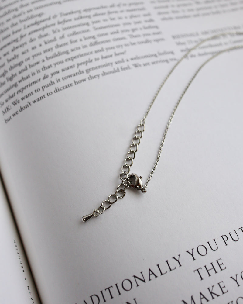 petit star studs necklace