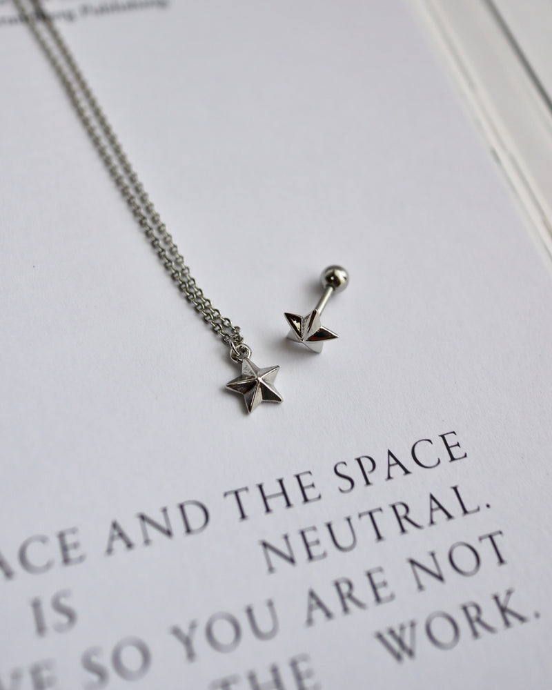 petit star studs necklace