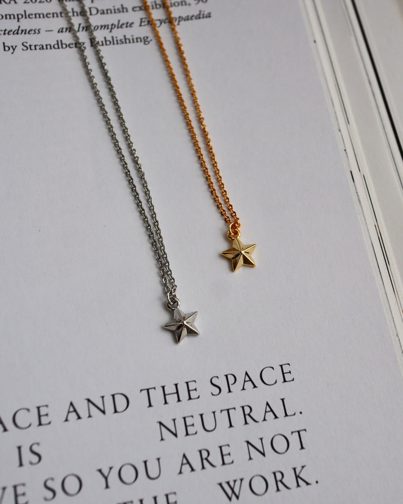 petit star studs necklace