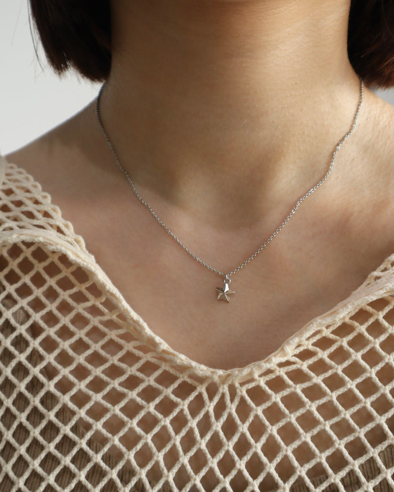 petit star studs necklace