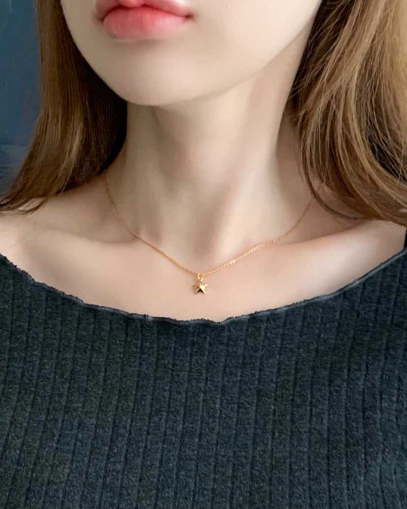 petit star studs necklace