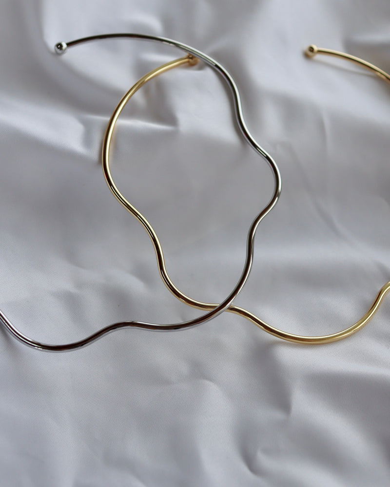 shiny wavy neck cuff