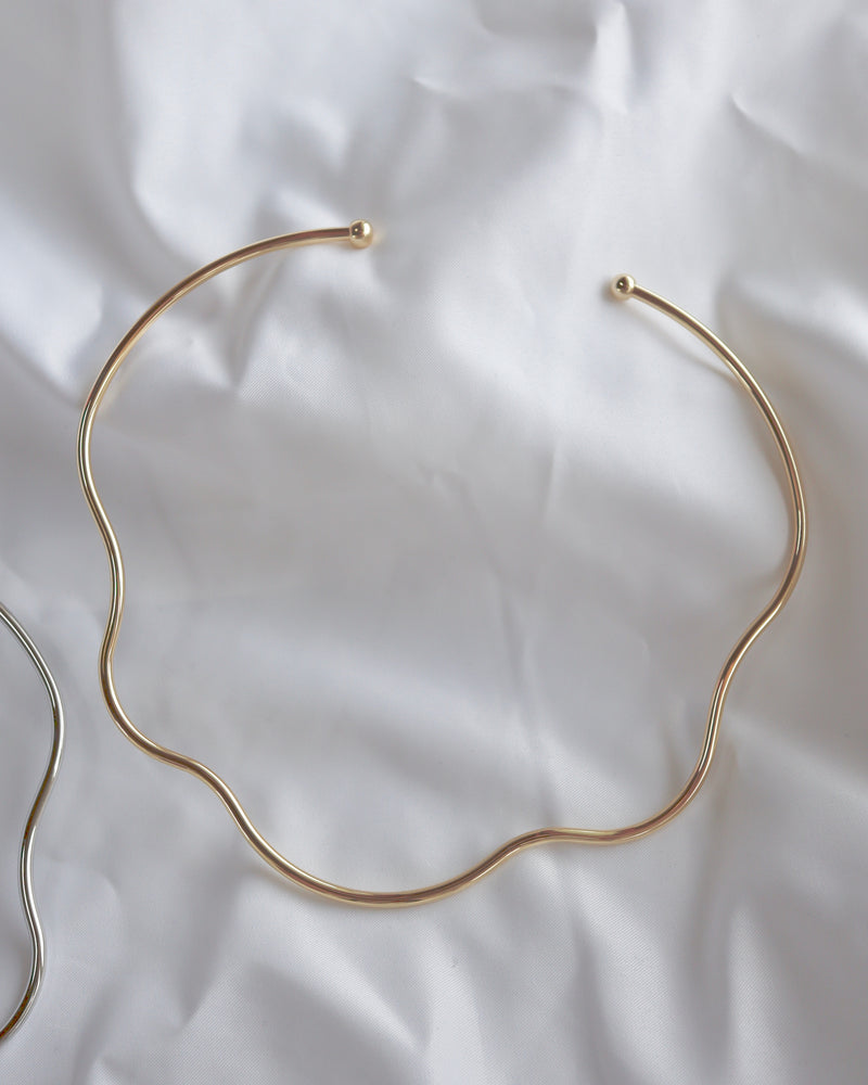 shiny wavy neck cuff