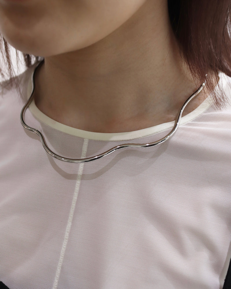 shiny wavy neck cuff