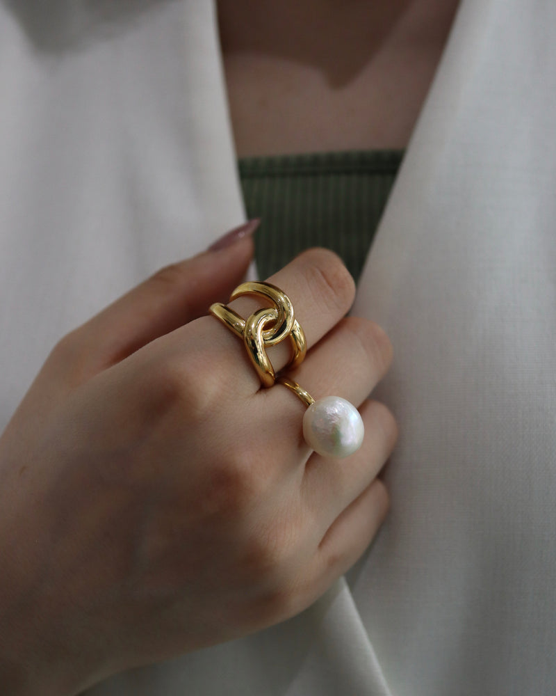 shiny contortion ring
