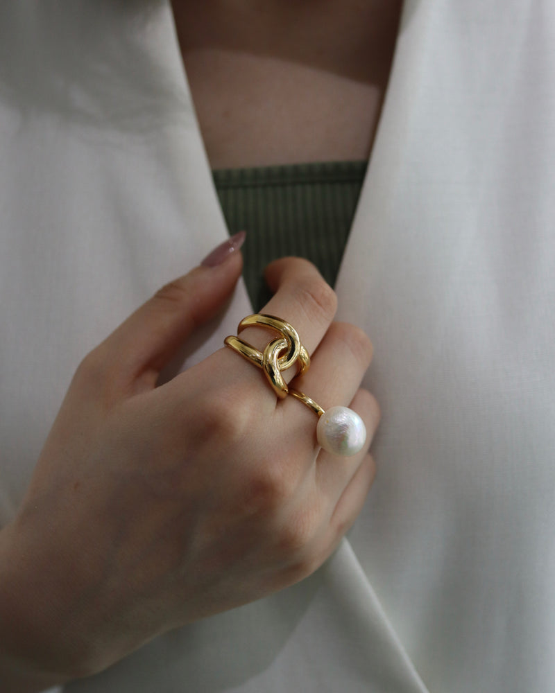 shiny contortion ring