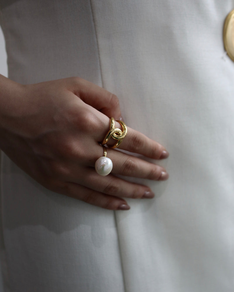 shiny contortion ring