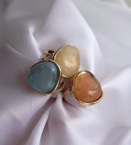Ring mit transparentem Schmuckstein