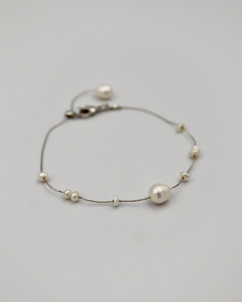 sprinkle pearl bracelet