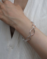 cross line bangle